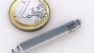 Kaum größer als eine Ein-Euro-Münze: Miniaturherzschrittmacher Nanostim (St. Jude Medical)
