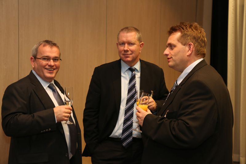 v. l.: Axel Böhm, OCZ, mit Thomas Radzimski und Ralph Koch, rombus (IT-BUSINESS)