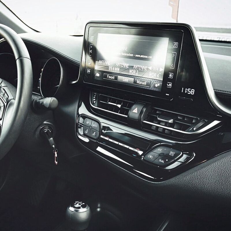 Zentrales Infotainment-System: Bisher dominieren PCAP-Displays im Fahrzeug. Bis 2025 soll sich der Trend jedoch in Richtung In-Cell-Touch-Systeme mit einem Marktanteil von über 50 Prozent verschieben.
