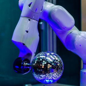 Auf einer Gesamtausstellungsfläche von 110  000 m² wird die Fertigungsbranche mit über 700 ausstellenden Unternehmen ihr Produktangebot zeigen.