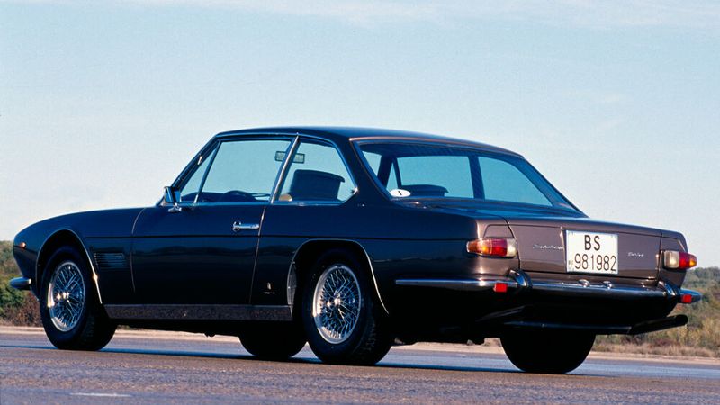 Denr Maserati Mexico Gran, Turismo der Oberklasse, baute Maserati von 1966 bis 1973. Angetrieben wurde der Mexico zunächst von einem 4,7-Liter-V8, der mit vier Weber-Vergasern auf 290 PS (213 kW) kam. Ab 1969 war alternativ dazu der kleinere 4,2-Liter-V8 aus dem ersten Maserati Quattroporte mit 260 PS (191 kW) lieferbar. Es entstanden insgesamt 482 Exemplare. (Bild: Maserati)