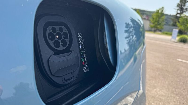 Der Porsche Macan verfügt in der Heckregion über zwei Ladeklappen. (Bild: Achter – VCG)