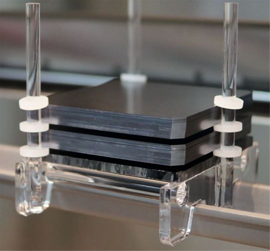 Experimentelles Design eines Wafer-Stacks für die Diffusion in speziellen Quartz-Booten. Experimentelles Design eines Wafer-Stacks für die Diffusion in speziellen Quartz-Booten.