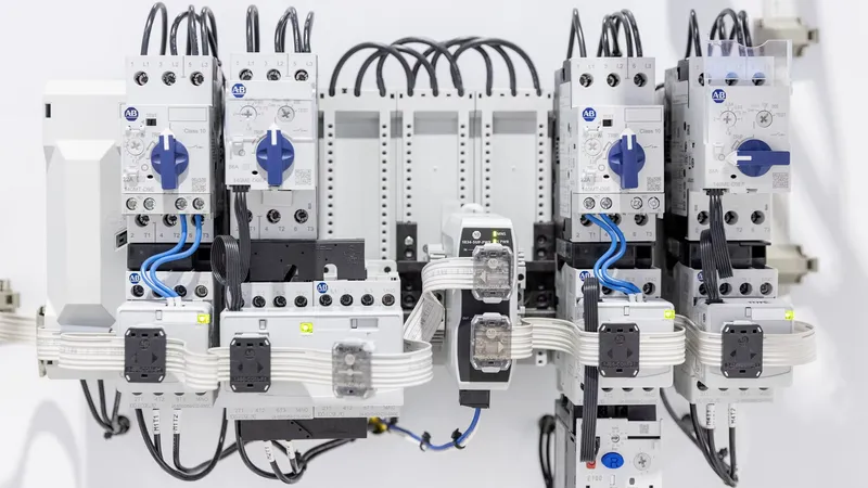 Rockwell Automation erweitert seine Ethernet/IP-Schaltschranklösung um neue Funktionen zur Motorsteuerung und Stromversorgung.(Bild:  Rockwell Automation)