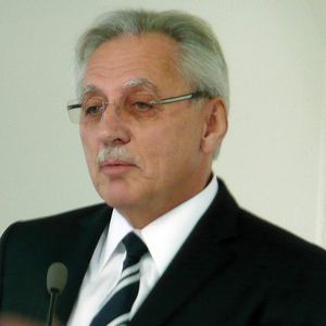 Wolfgang Weil, geschäftsführender Gesellschafter der Weil Engineering GmbH: „Wir haben jetzt eine völlig neue, ja fast revolutionäre, Fertigungsmethode für die Herstellung Druckbehältern entwickelt. Darin sind auch die bereits bewährten Weil-Fertigungsbausteine, wie beispielsweise die Mantelfertigung, integriert.“ Bilder: Kuhn