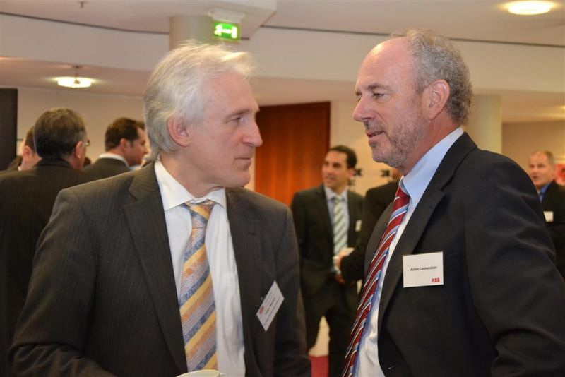 von links: Peter Wenzel (Profibus Nutzerorganisation) und Achim Laubenstein (ABB) (Bilder: M. Henig, J. Nellen / PROCESS) (Archiv: Vogel Business Media)