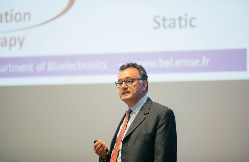 „Als Ergebnis der Ionenleitung kann man Elektroden auf Basis organisch-elektronischer Materialien herstellen, die sehr effiziente Schnittstellen zum Gehirn bieten“, Prof. Dr. George Malliaras, Department of Bioelectronics, École des Mines de St. Étienne, Frankreich. (Oliver Killig / Hector Fellow Academy )