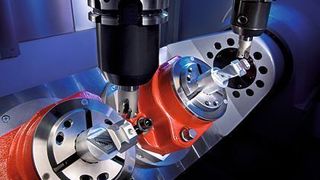 Bild 1: Die Doppelspindler von Chiron verdoppeln durch hauptzeitparalleles Beladen über einen Schwenkrundtisch den Durchsatz.  Bild: Chiron (Archiv: Vogel Business Media)