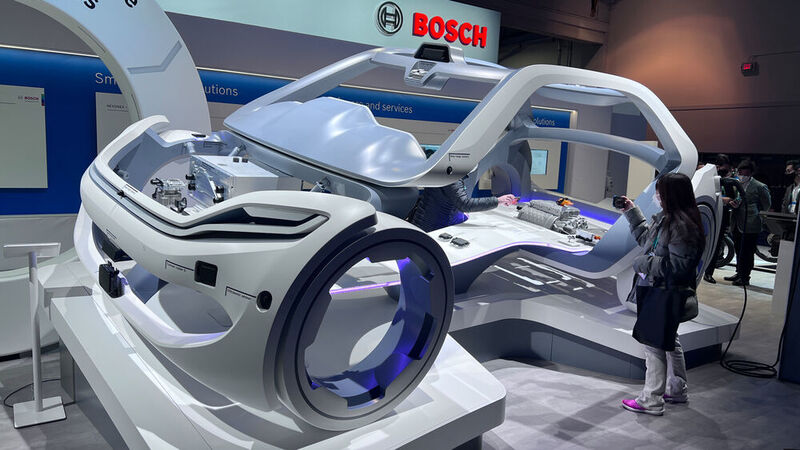 Zulieferer wie Bosch präsentieren Systeme zum autonomen Fahren, die immer mehr alleine machen. (sp-x)