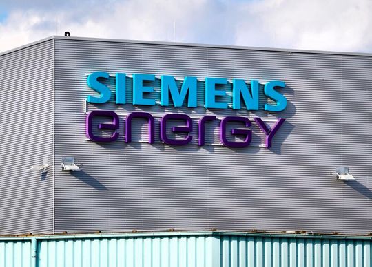 Siemens Energy has discovered the USA as a prosperous growth market for network technology and gas turbines! In order to be able to meet demand at some point, the company is already digging deeper into its pockets ...(Image: Siemens Energy)