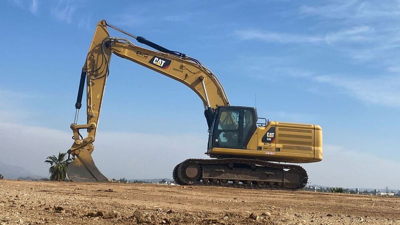 Rollen bei Ihnen künftig die Bagger an, um neue Standorte zu bauen? Oder verkleinern Sie die Zahl Ihrer Standorte? Wie sich Autohäuser, Gruppen und Werkstätten mit ihren Betriebsstätten aufstellen, möchte »kfz-betrieb« mit einer Umfrage herausfinden.(Bild:  Boom & Bucket/Unsplash.com)