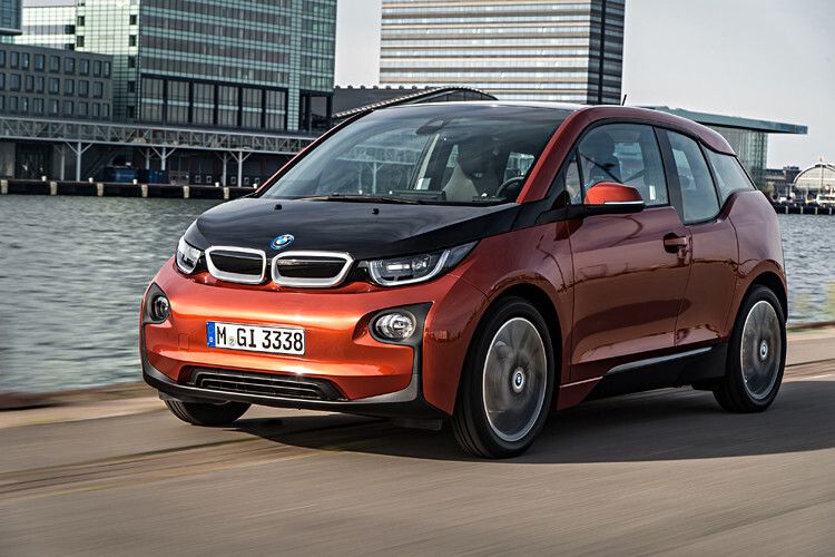 Insgesamt fast 15.000 verkaufte BMW i3 erreichen nicht die Zahlen des Nissan Leaf. Allerdings ist der i3 erst ein Jahr auf dem Markt – und das erste Elektrofahrzeug aus Deutschland, das nennenswerte Verkaufszahlen vorweisen kann. (Foto: BMW)