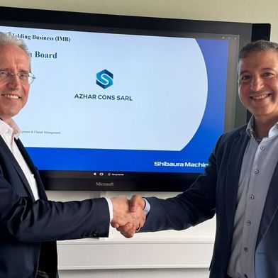 Dr Georg Holzinger, Managing Executive Officer of Shibura Machine and spokesperson for the management board of Shibura Machine LWB , and Rachid Douibi, Managing Director of Azhar Cons Sarl, agreed on a sales partnership. (Source: Shibaura Machine LWB)