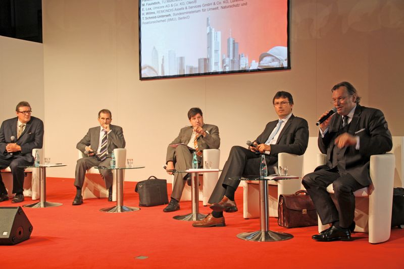 Left to right: Dr. Egbert Lox, Director Thomas Schmid-Unterseh, Prof. Thomas Wirth, Herwart Wilms, Prof. Martin Faulstich (Picture: Mühlenkamp)