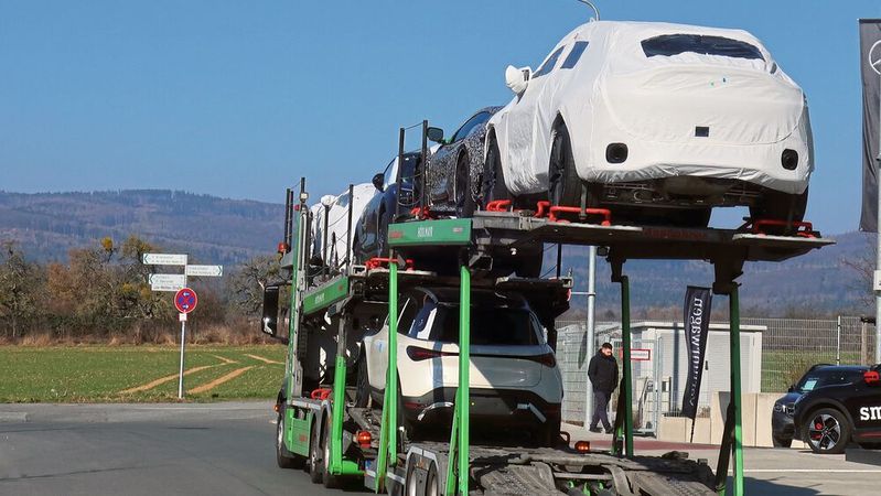 Halb voll oder halb leer – wo steht der Pkw-Markt? Die Privatkunden sind jedenfalls zögerlich.(Bild:  Grimm – VCG)