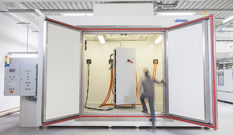 Prüfraum: Li-Ionen-Testkammer in einem Technik-/Sicherheitsraum von Denios (Bild: Denios)