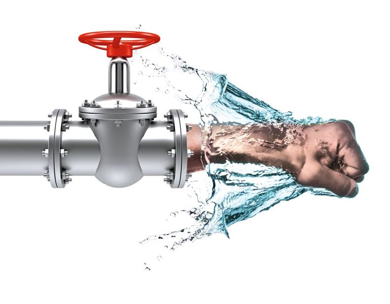 Wasserschläge sind nicht nur lästig, sondern können auch zu Schäden im Betrieb führen. (Source: ©Ilona Baha - stock.adobe.com; showcake - stock.adobe.com; [M]Roehm)