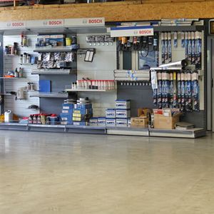 Bei allen Reparaturen und Serviceleistungen ist nicht nur die Qualität der Arbeit, sondern auch die der Teile wichtig. Es werden deshalb nur Originalteile oder solche des Herstellers Bosch verbaut.(Bild:  Schreiner/»kfz-betrieb«)