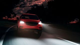 Die neuen LED-Retrofit-Leuchten von AMS Osram leuchten deutlich heller als alte Halogen-Leuchtmittel. (Bild: AMS Osram)