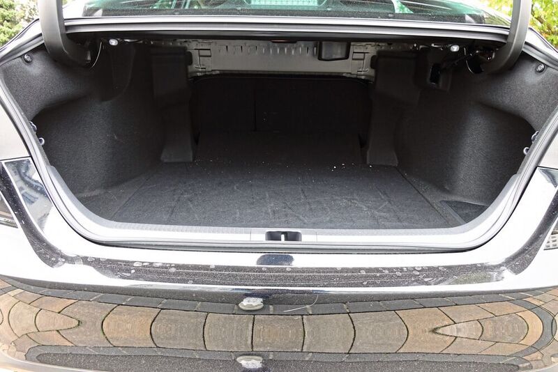 In den gut geschnittenen Kofferraum passen 524 Liter – genug, für allerlei Familiengepäck. (Sven Prawitz/»Automobil Industrie«)