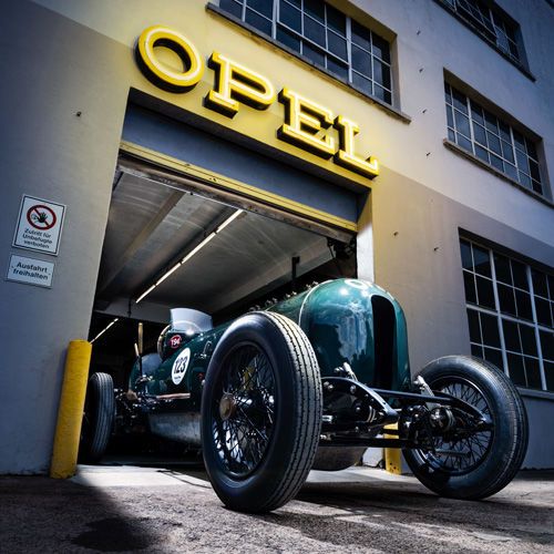 Imposanter Opel: Der Grand-Prix Rennwagen „Grünes Monster“ von 1914 hat einen Hubraum von 12,3 Litern.(Bild:  Opel)