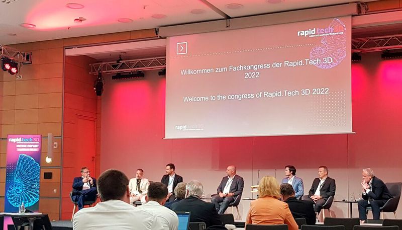 Wie kann sich die additive Fertugung schneller am Markt etablieren? Darüber diskutierten v.l.n.r Prof. Dr. Gerd Witt von der Universität Duisburg-Essen, Falk Heilfort von Porsche, Christian Reinhardt von BASF, Bernhard Langefeld von Roland Berger, Fabian Gafner von Sauber Engineering, Christoph Hauck von Toolcraft und Frank Rethmann von Airbus.