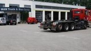 Das MAN-Center liegt nur 700 Meter von der Autobahnabfahrt der A4 entfernt. (Foto: Rubbel)