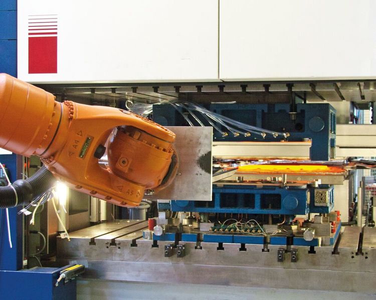 Auch das Fraunhofer IWU arbeitet an einer verkürzten Prozesskette für das Presshärten. (Bild: Fraunhofer IWU)