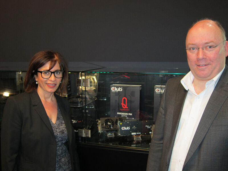 Maria Ossenberg und Steffen Bruch, Club 3D, hatten den besten Gamer Deutschlands am Stand. (Bild: IT-BUSINESS)