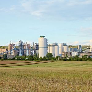 In vielen Anlagen, die rund um die Uhr arbeiten, wie zum Beispiel dieses Zementwerk, müssen Migrationen schnell und zuverlässig während geplanter Stillstandszeiten realisiert werden.