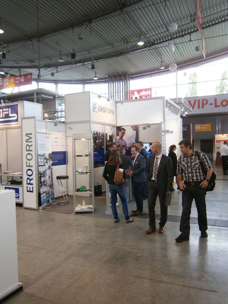 Und ab hier erleben Sie immer wieder, was es sonst noch so auf der Premiere der Moulding Expo zu erleben gab. Mit dabei sind ein Trabi, ein BMW i8, diverser Boliden der Formula Student, ein Rennsimulator, Bauteile, Werkzeugmaschinen und vieles Mehr...die Moulding Expo hat gemäß den Aussagen der Initiatoren ihr Versprechen erfüllt, der Branche eine neue, optimierte Präsentationsplattform zu bieten. (Bild: Königsreuther)