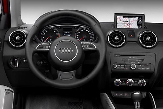 Im Innenraum zeigt der A1 Sachlichkeit und gute Verarbeitung - keine Spur vom verspielten Interieur anderer Premiumkleinwagen. (Archiv: Vogel Business Media)