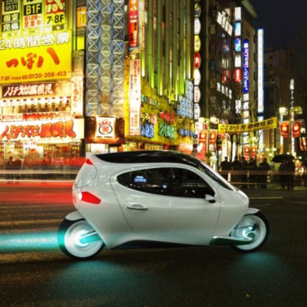 Der kalifornische Hersteller Lit Motors hat Anfang November das elektrische Motorrad C-1 vorgestellt, in dem man vor Wind und Regen geschützt ist und sogar bei einem Unfall nicht umfallen kann. Das Besondere am C-1 sind zwei Kreisel, die mit 12.000 Umdrehungen pro Minute rotieren und für optimales Gleichgewicht sorgen – ähnlich wie beim Segway. Diese Gyroskope verhindern das Umkippen sogar im Falle eines Zusammenstoßes mit einem Auto. (Bild: Lit Motors)