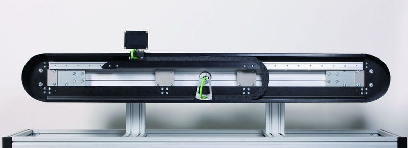 Leicht und verschleißfrei kreist die Energiekette mit angeschlossener Drehdurchführung im Führungsgehäuse hin zur Wagen-Station. (Archiv: Vogel Business Media)