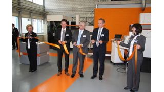Inauguration officielle du nouveau «Milling Technology Center» à Ipsach le 24 avril 2012 chez GF AgieCharmilles.  Avec de gauche à droite Bruno Allemand, Directeur du marketing et des ventes de Mikron AgieCharmilles AG, Jean-Pierre Wilmes, CEO de GF AgieCharmilles et Bernhard Iseli Managing directuer de Mikron AgieCharmilles AG à Nidau. (Image:  SMM / Matthias Böhm)