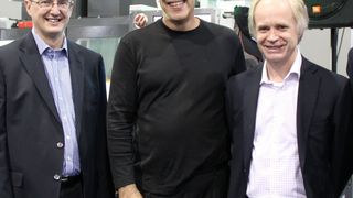 Der Anbieter von CAD-Software Autodesk hat das britische Unternehmen Delcam übernommen. Das Bild zeigt u.a. Carl Bass, Prasident und CEO von Autodesk (Mitte). (Bild: Autodesk)