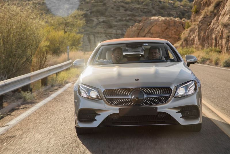 Bei der Abstimmung geht das Cabrio seinen eigenen Weg. (Mercedes-Benz)