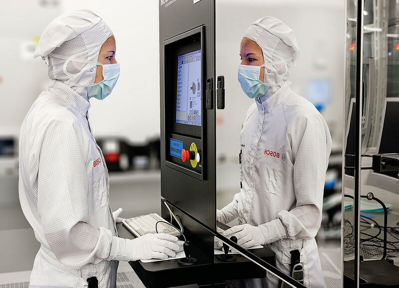 Halbleiter sind Kernkomponenten aller elektronischer Systeme. Bosch will deshalb die eigenen Fertigungskapazitäten mit einem neuen Werk in Dresden ausbauen. Dafür investiert das Unternehmen so viel wie noch nie. (Bosch)