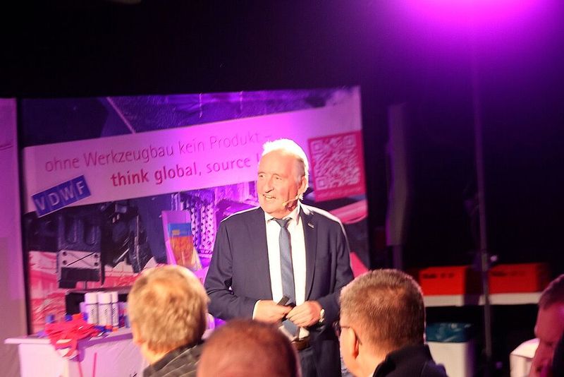 Der Höhepunkt beim Open House von Hüttmann war klar der "Treffpunkt Werkzeugbau" mit Schiedsrichterlegende Lutz Wagner.(Bild:  Maschinenmarkt/rw)