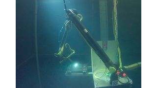 Präziser und hochwertiger! Was man hier in Aktion sieht, ist eine KI-gestützte Möglichkeit für das Schweißen an Anlagen und Einrichtungen unter Wasser. So soll etwa der Fachkräftemangel ausgeglichen werden. Lesen Sie hier, wie man sich das vorzustellen hat ... (Bild: DFKI)