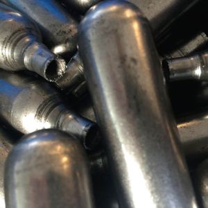 Gerade bei Schüttware mit kritischen Geometrien ist das CNP-Verfahren zur Teilereinigung sehr effektiv.