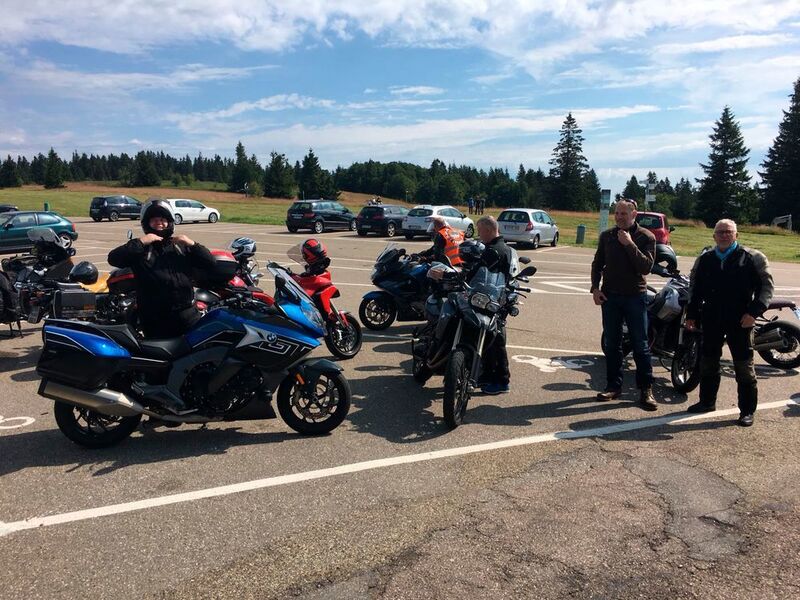 Die Gruppe Auerhahn war richtig gekleidet für das kühle Wetter auf dem Berg. (Vogel IT-Medien GmbH)