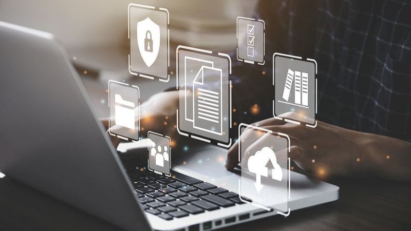 Die Public Cloud bleibt für Künstliche Intelligenz wichtig. Doch für produktionsnahe und sensible Anwendungen bevorzugen Unternehmen privatere Infrastrukturen.(Bild: ©  Deemerwha studio - stock.adobe.com)