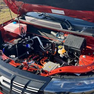 3. Der Motorraum: ... bietet viel Luft, trotzdem ist kein Frunk untergebracht.(Bild:  Simon – VCG)