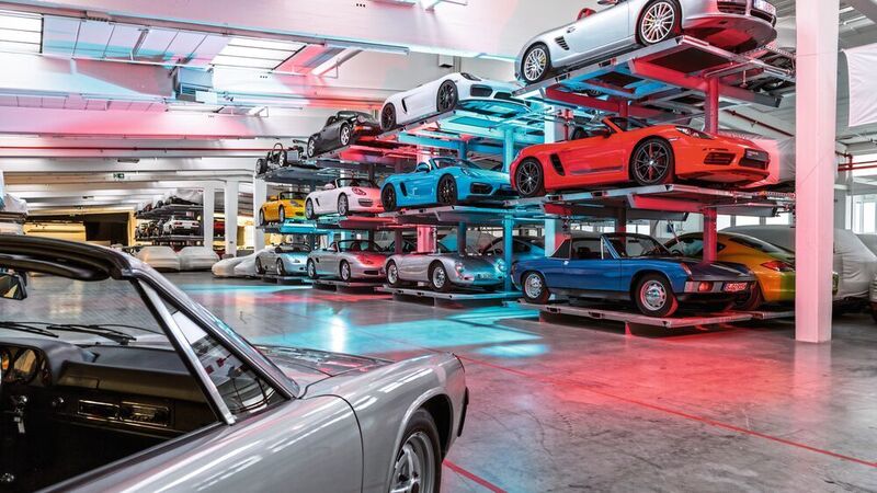 Unweit des Werks hat Porsche seit einigen Jahren einen alten Industriebau angemietet. Hier lagern zahlreiche Schätze des Museums. (Porsche AG)