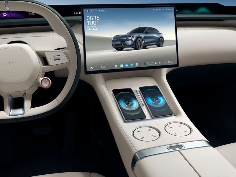 Selbst die Verstellung von Spiegel und Lenkrad ist nur digital möglich. (Bild: Xiaomi)