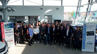 Sonnige Stimmung: Beim Autohaus Herman Klein zu arbeiten, ist für viele Kfz'ler der Region Kassel das Ziel. (Bild: Rosenow – »kfz-betrieb«)