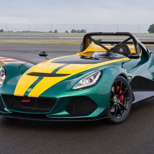 Getreu dem Lotus-Motto, dass beim Gewicht weniger mehr ist, beträgt das Leistungsgewicht 0,51 PS pro Kilogramm.