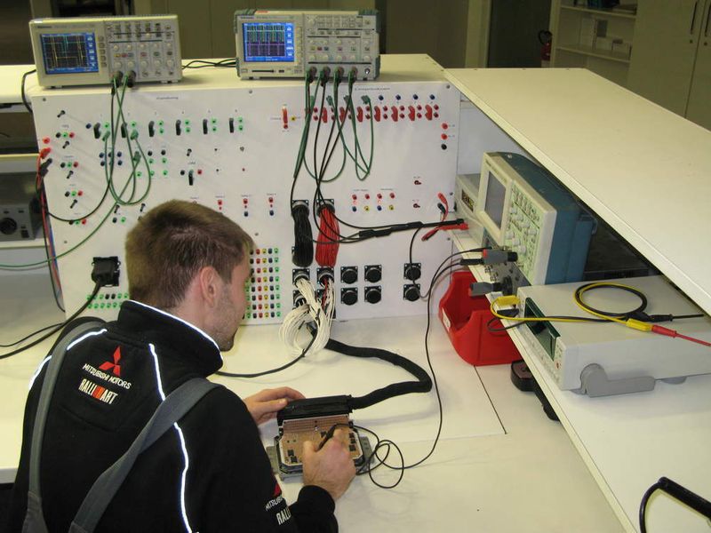 Alle bei Glaubitz instandgesetzten Elektronikkomponenten werden umfangreichen Testes unterzogen und entsprechen in ihrer Leistungsfähigkeit den von Neuteilen.  (Foto: Dominsky)