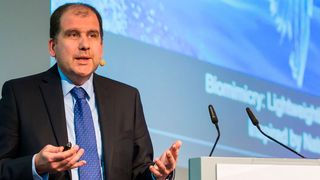 Simone Bonino, Vice President of Marketing bei Altair Engineering, stellte auf dem Leichtbau-Gipfel 2018 den Enlighten Award vor. (Stefan Bausewein)